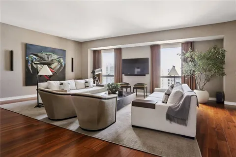 $2,980,000 | 2 Canal Street, Unit 2402, New Orleans, LA 70130