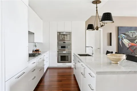 $2,980,000 | 2 Canal Street, Unit 2402, New Orleans, LA 70130