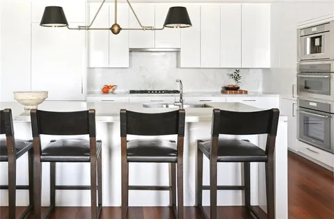 $2,980,000 | 2 Canal Street, Unit 2402, New Orleans, LA 70130