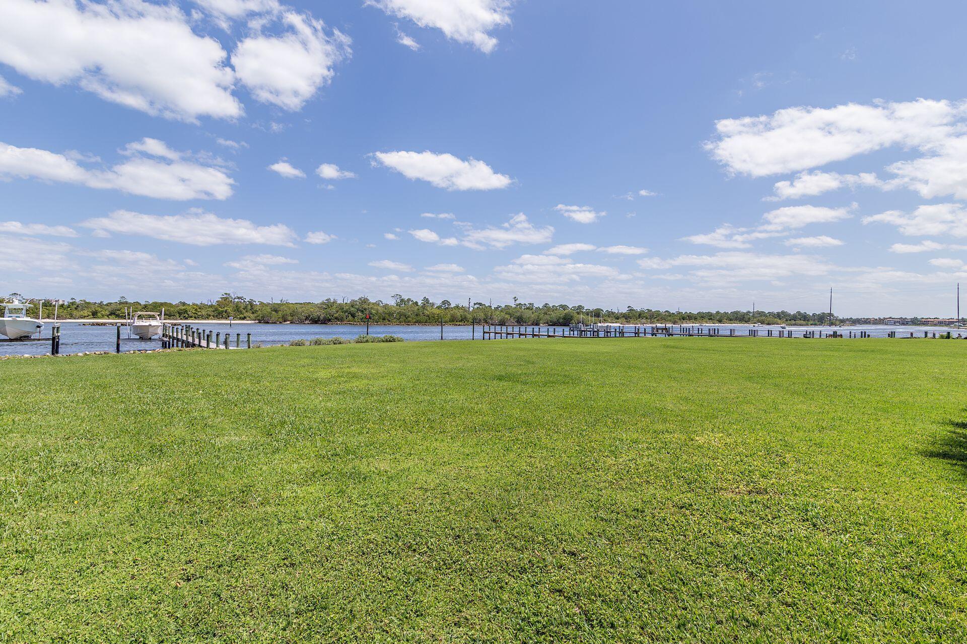 16330 Port Dickinson Drive Jupiter, FL 33477 - Photo 9 of 44 36