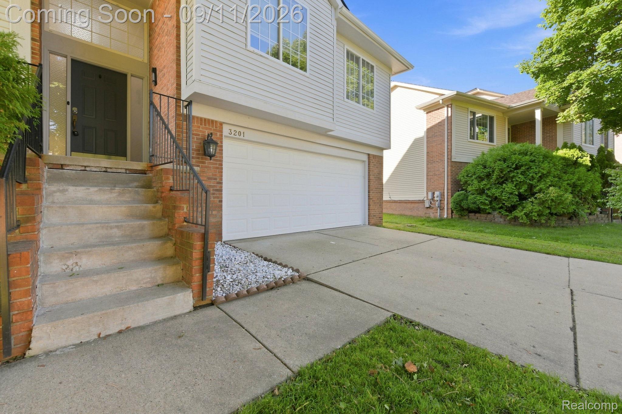 3201 Lynhurst Court Rochester, MI 48306 - Photo 6 of 43 40-web-or-mls-3201-lynhurst-ct.jpg