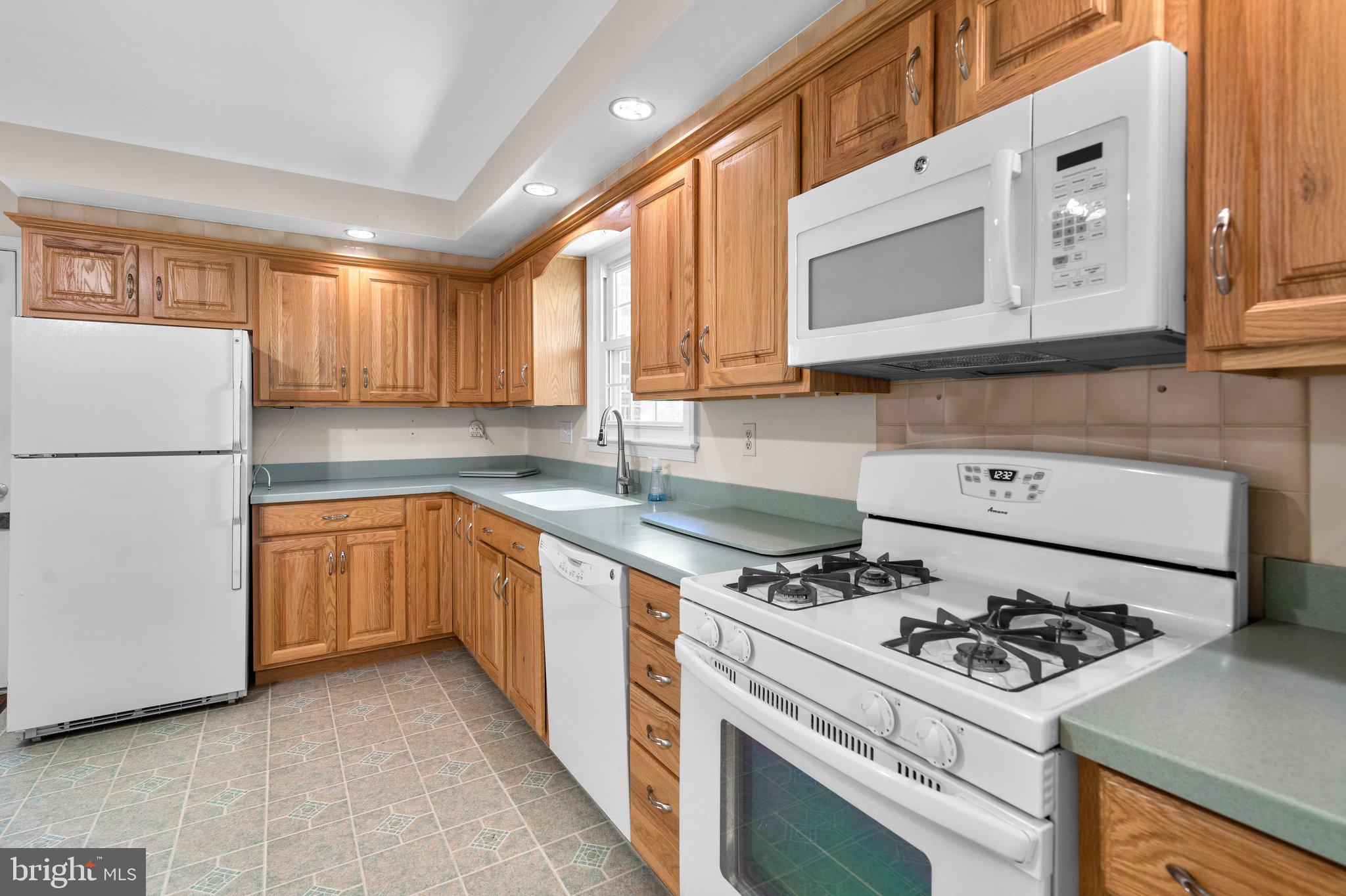 19504 Olney Mill Road Olney, MD 20832 - Photo 2 of 49 You'll Love this Spacious & Light-Filled Kitchen!