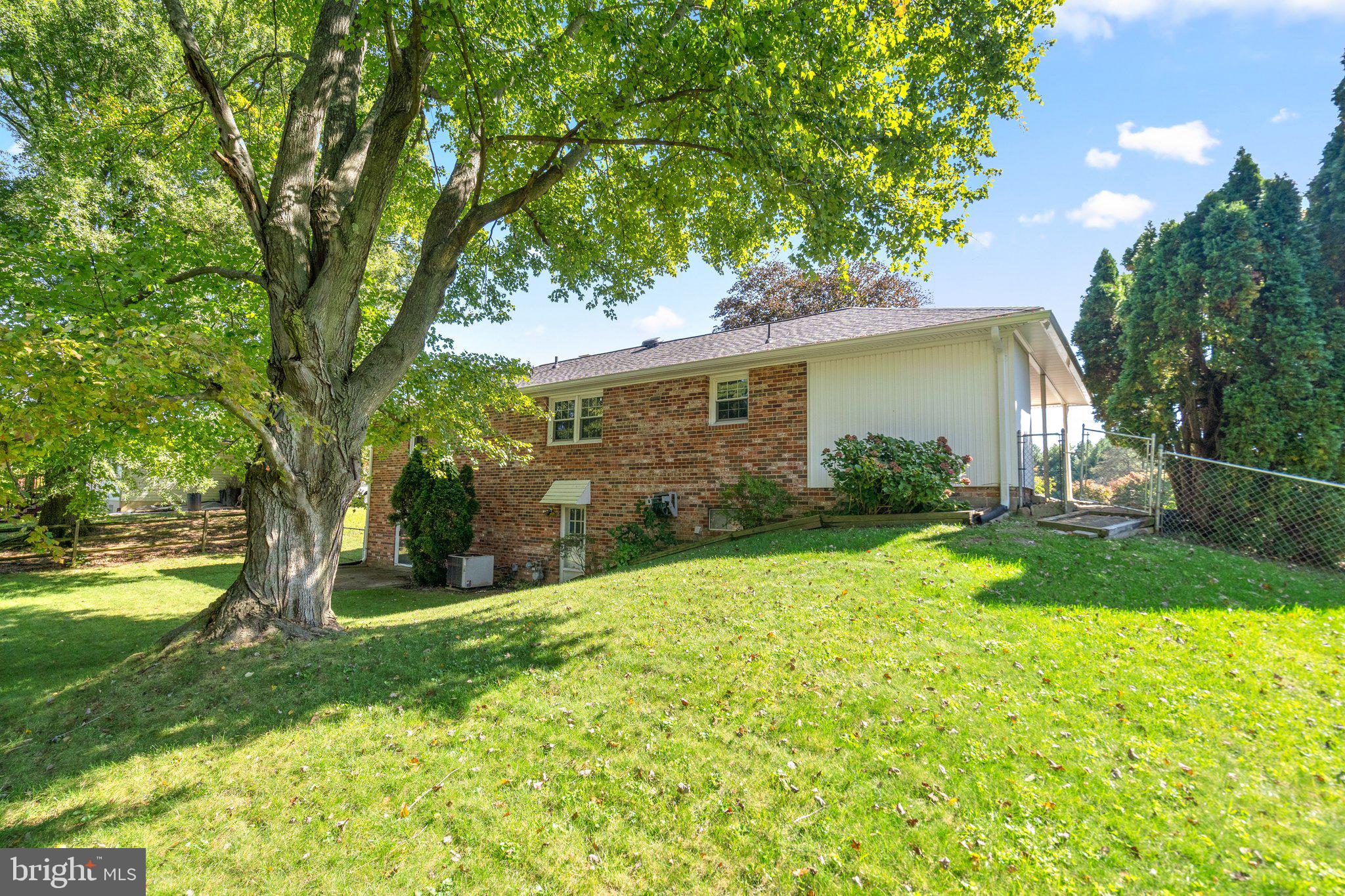 19504 Olney Mill Road Olney, MD 20832 - Photo 44 of 49 Bring your swing set!
