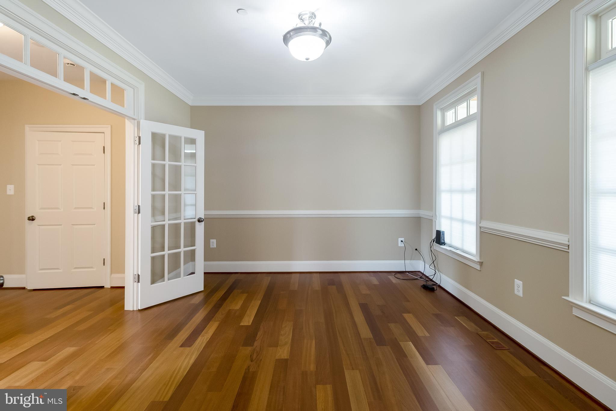 11905 Van Brady Road Brandywine, MD 20613 - Photo 14 of 32 Living Room