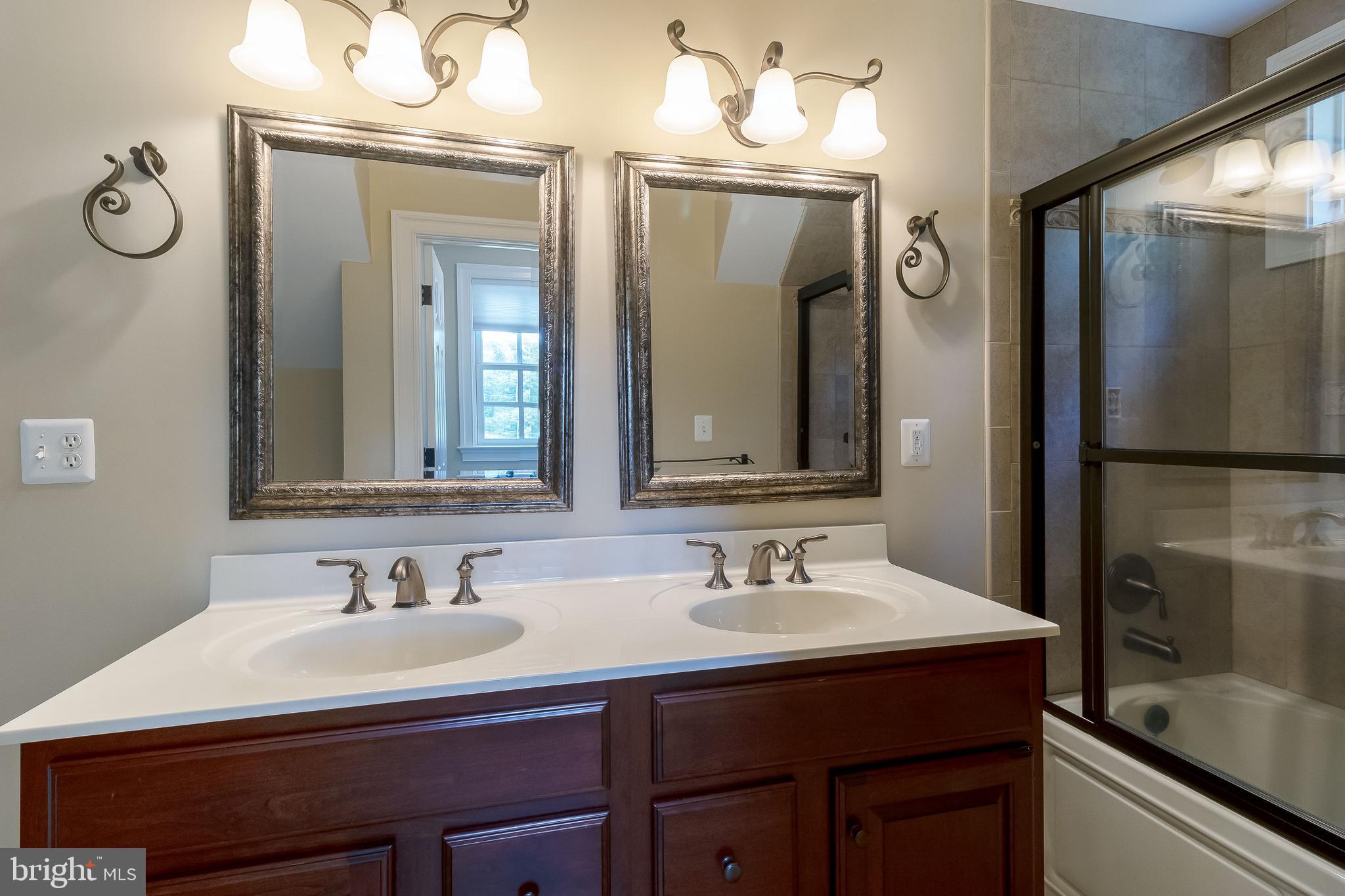 11905 Van Brady Road Brandywine, MD 20613 - Photo 30 of 32 Bathroom--upper level