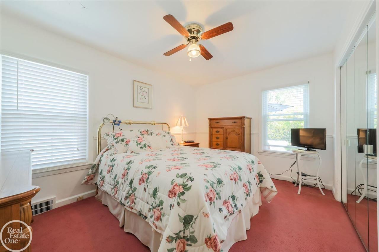 404 Cloverly Road Grosse Pointe, MI 48236 - Photo 24 of 37 50074471-23.JPG