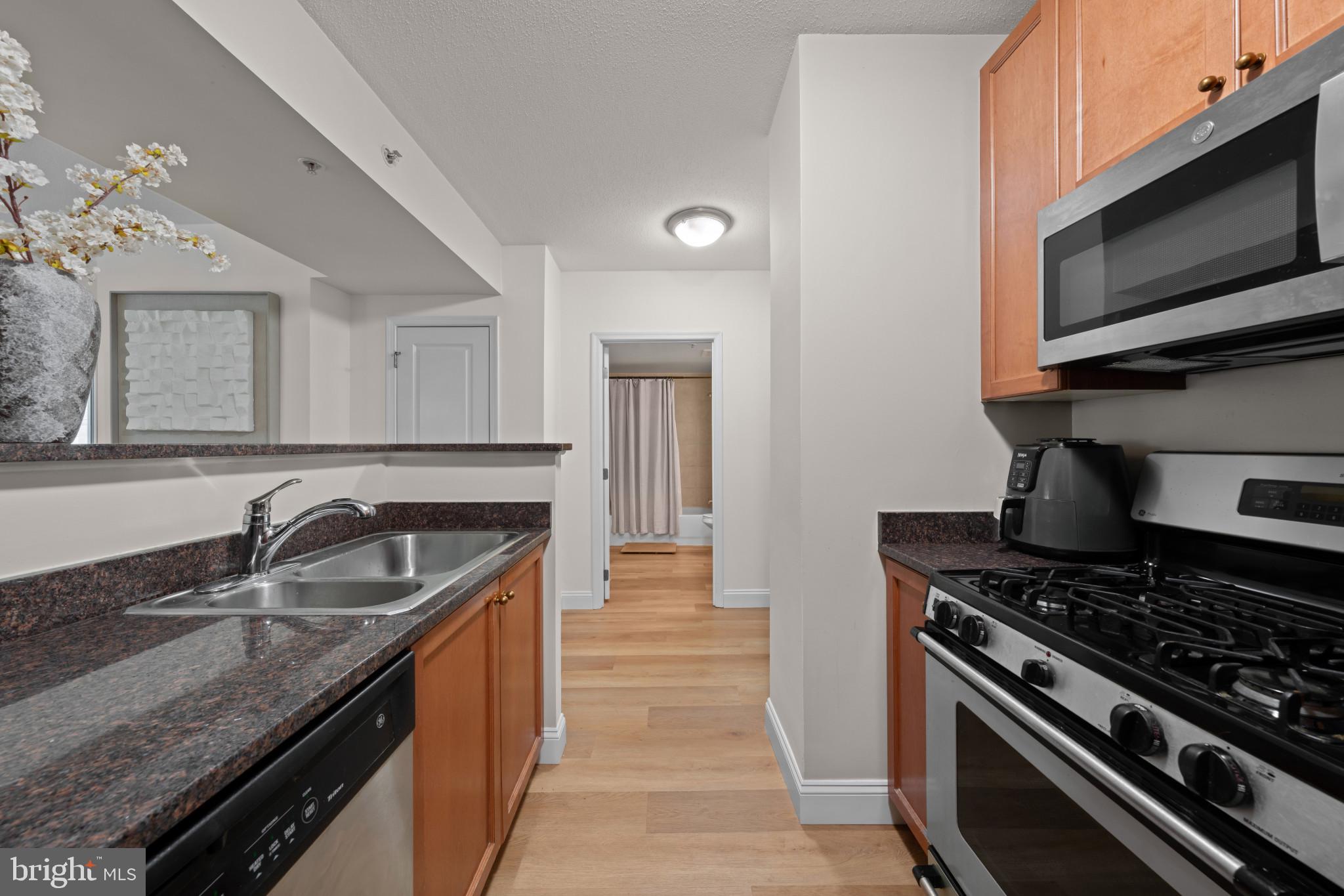 851 North Glebe Road, Unit 207 Arlington, VA 22203 - Photo 9 of 59 Gallery Image 9