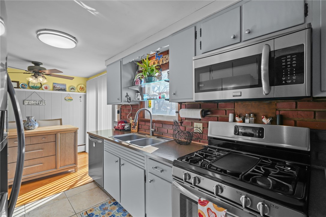 136 Vineyard Road Warwick, RI 02889 - Photo 14 of 32