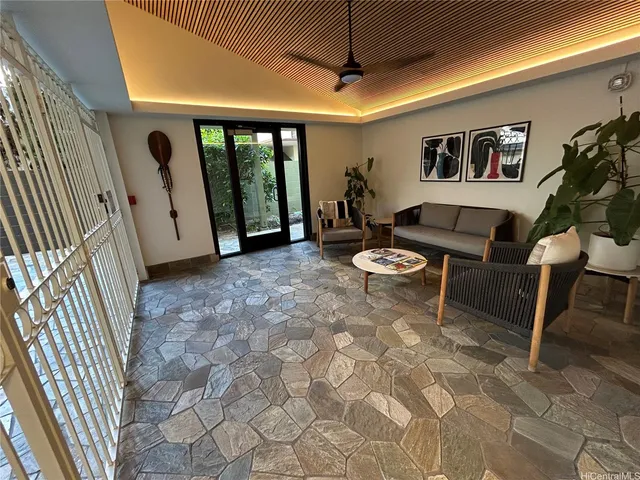 $3,000 | 2575 Kūhiō Avenue, Unit 1304, Honolulu, HI 96815