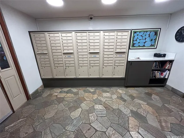 $3,000 | 2575 Kūhiō Avenue, Unit 1304, Honolulu, HI 96815