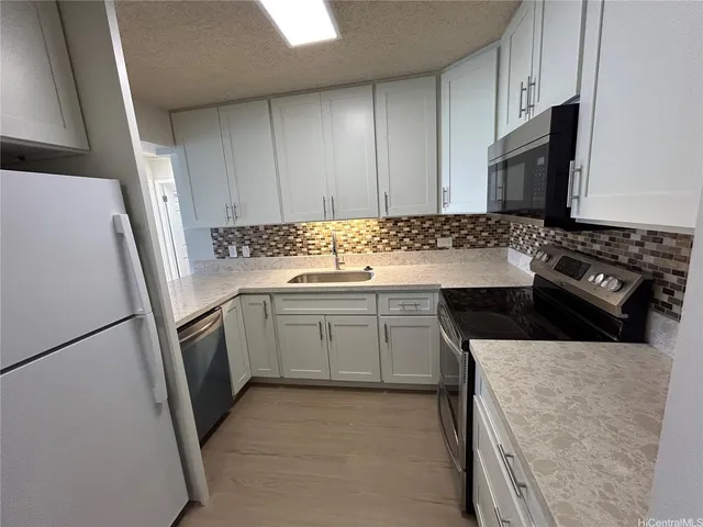 $3,000 | 2575 Kūhiō Avenue, Unit 1304, Honolulu, HI 96815