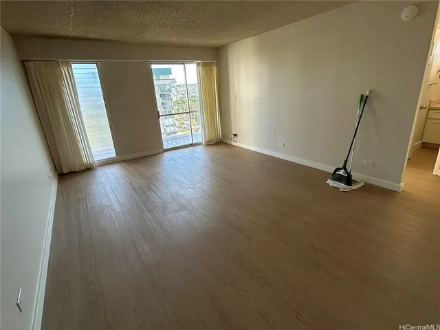 $3,000 | 2575 Kūhiō Avenue, Unit 1304, Honolulu, HI 96815