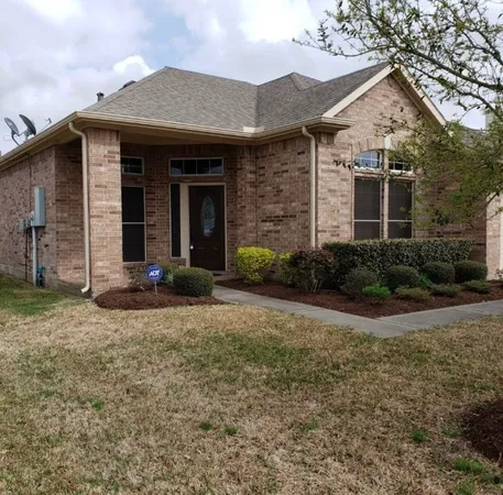 $2,400 | 3503 Borden Gully Drive, Dickinson, TX 77539