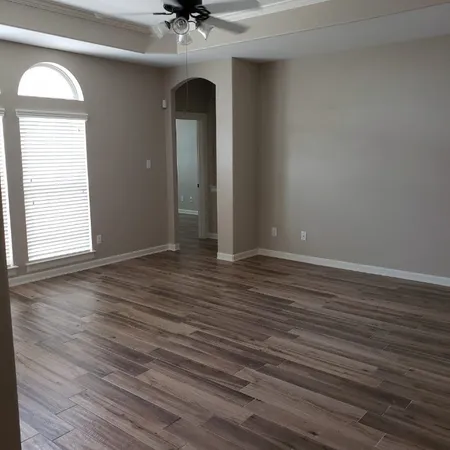 $2,400 | 3503 Borden Gully Drive, Dickinson, TX 77539