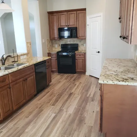 $2,400 | 3503 Borden Gully Drive, Dickinson, TX 77539