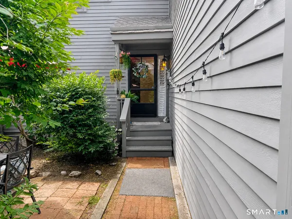 $483,500 | 48 Ledgewood Drive, Unit 48, Brookfield, CT 06804