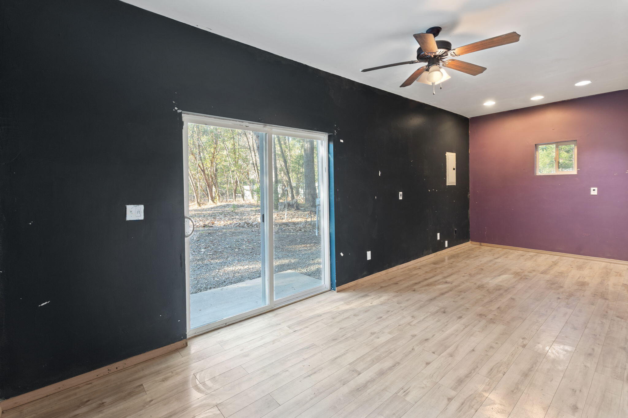 201 Kirkham Road Cave Junction, OR 97523 - Photo 42 of 55 Studio room in garage