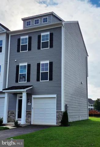 $1,945 | 229 Hillsdale Place, Martinsburg, WV 25403