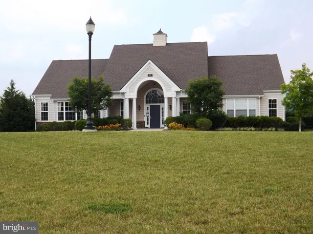 $1,945 | 229 Hillsdale Place, Martinsburg, WV 25403