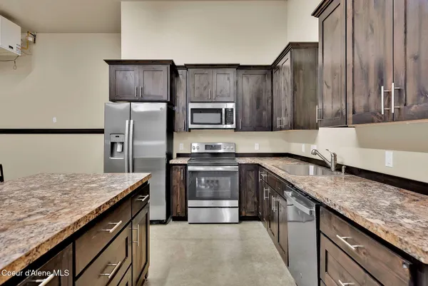 $899,000 | 42 West Seneacquoteen Drive, Priest River, ID 83856