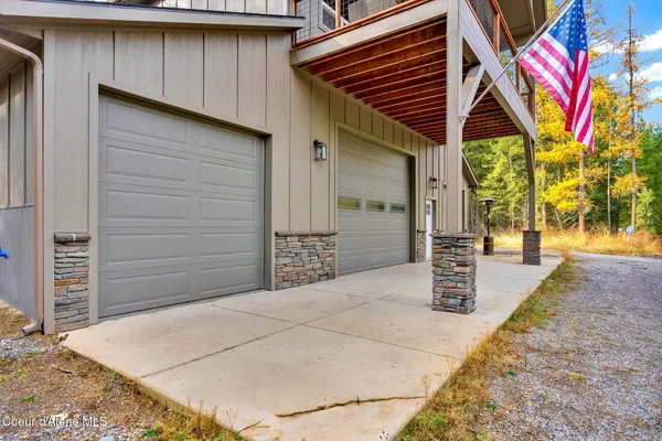 $899,000 | 42 West Seneacquoteen Drive, Priest River, ID 83856