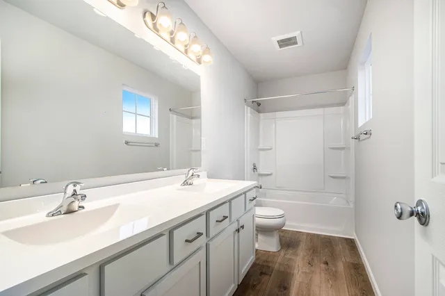 $349,900 | 48560 Silver Oaks West, Mattawan, MI 49071