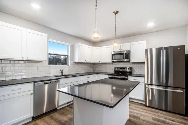 $349,900 | 48560 Silver Oaks West, Mattawan, MI 49071