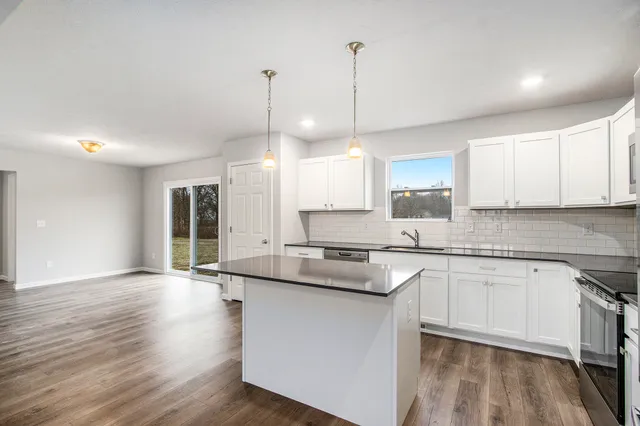 $349,900 | 48560 Silver Oaks West, Mattawan, MI 49071