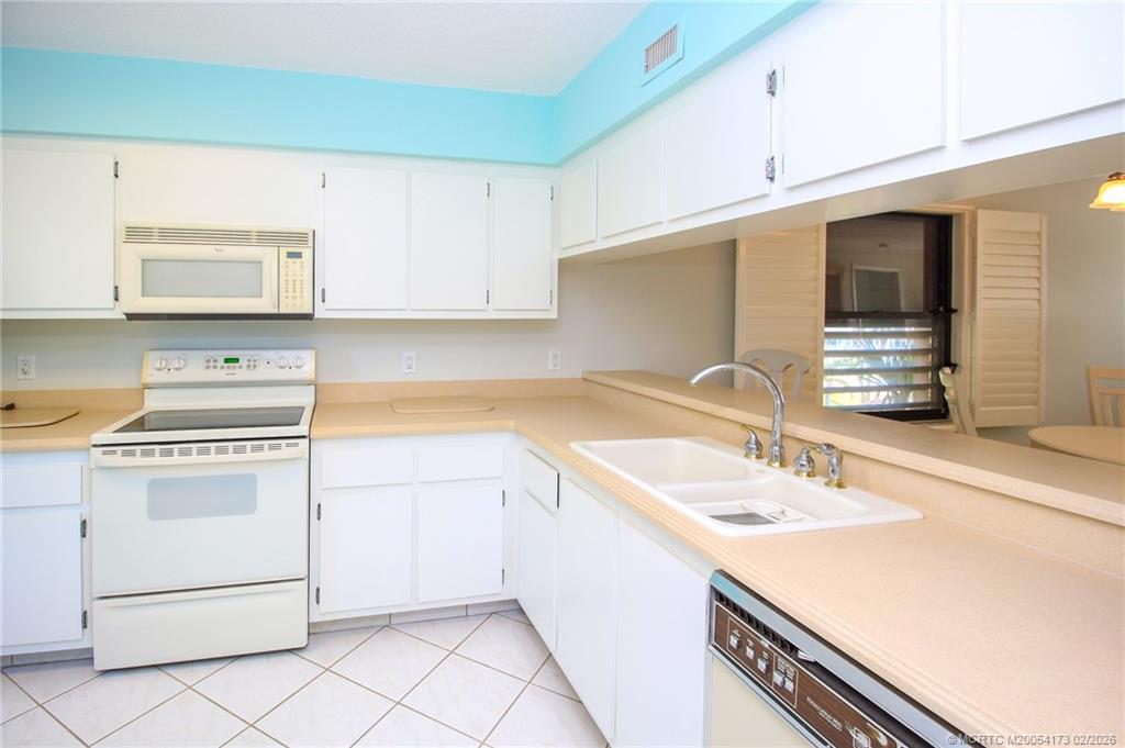 4490 Northeast Sandpebble Trace, Unit 301 Stuart, FL 34996 - Photo 10 of 34