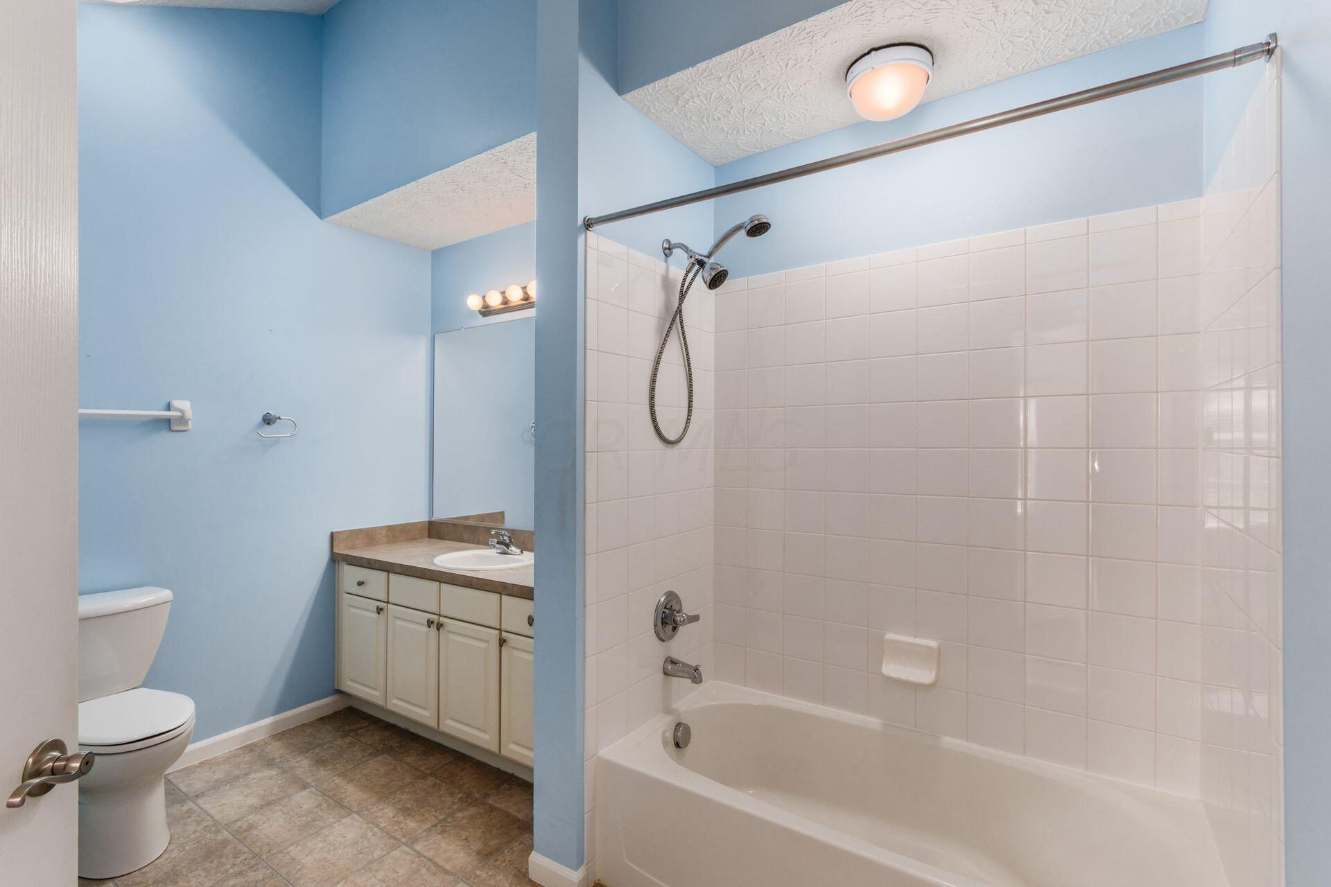746 Kingsmead Road Westerville, OH 43082 - Photo 19 of 26 Hall Bath
