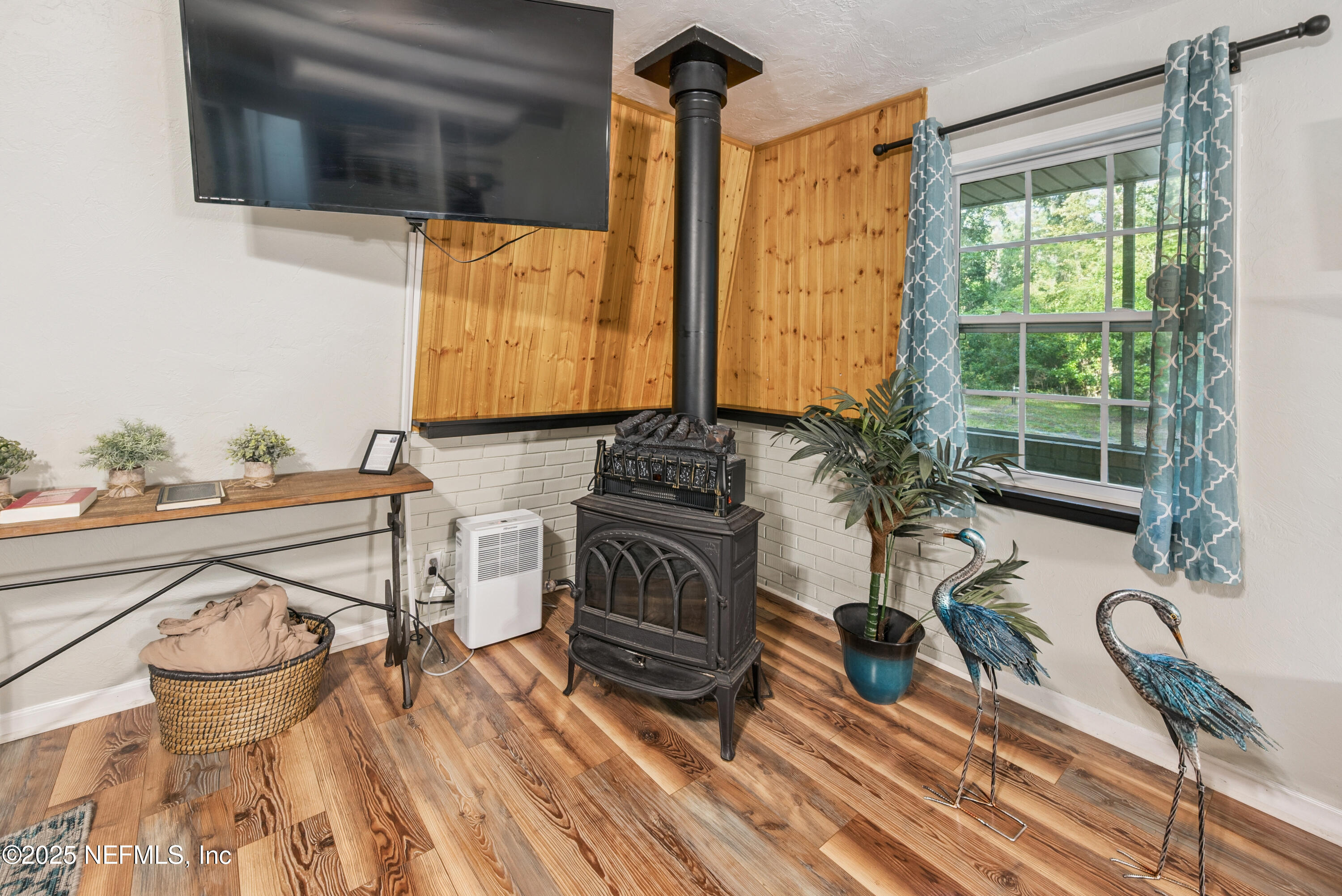 141 Southwest Longhorn Terrace Fort White, FL 32038 - Photo 12 of 31 a bathroom with a granite countertop sink and a mirror
