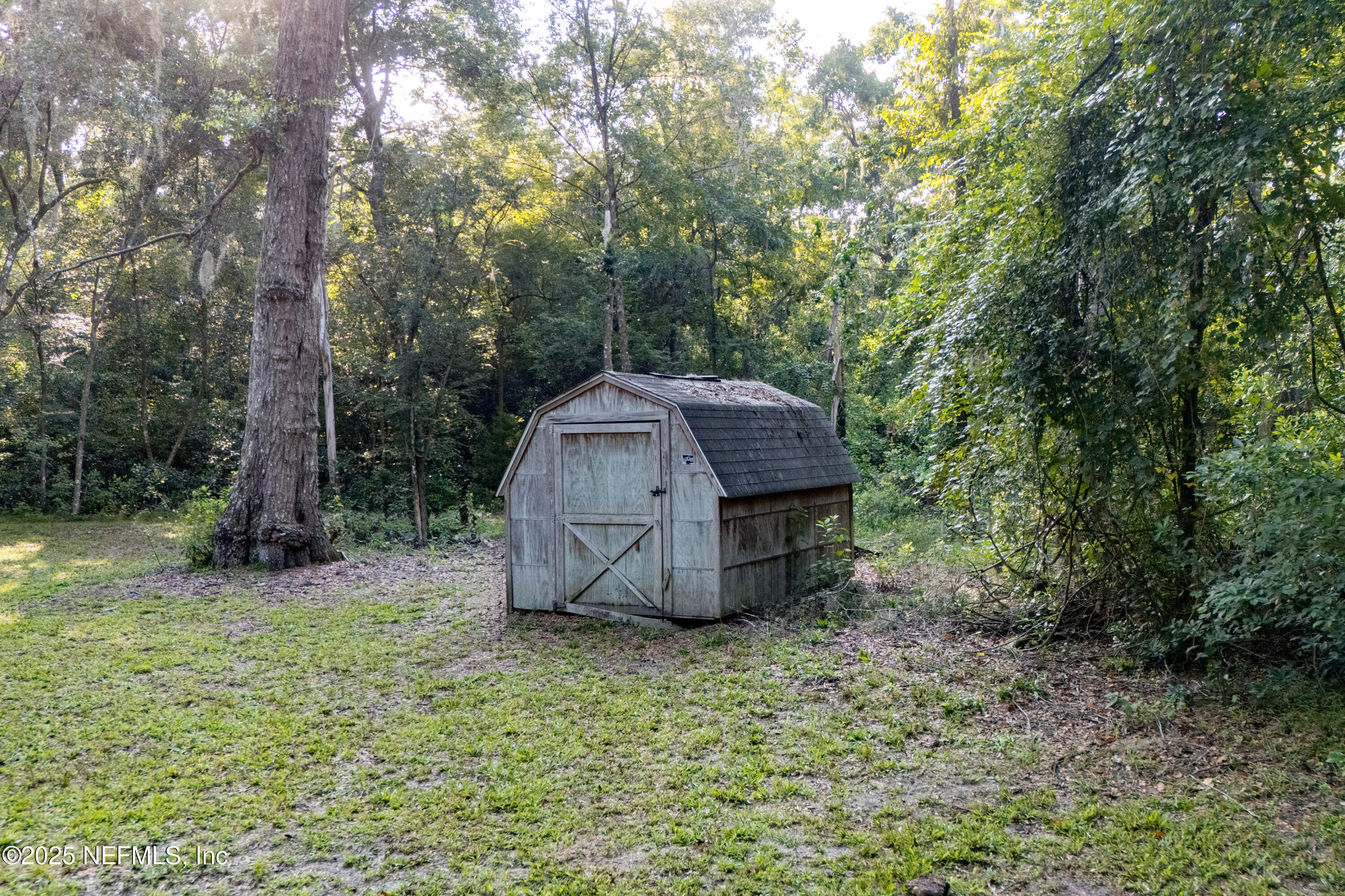 141 Southwest Longhorn Terrace Fort White, FL 32038 - Photo 28 of 31 a view of a barn in the middle of a yard