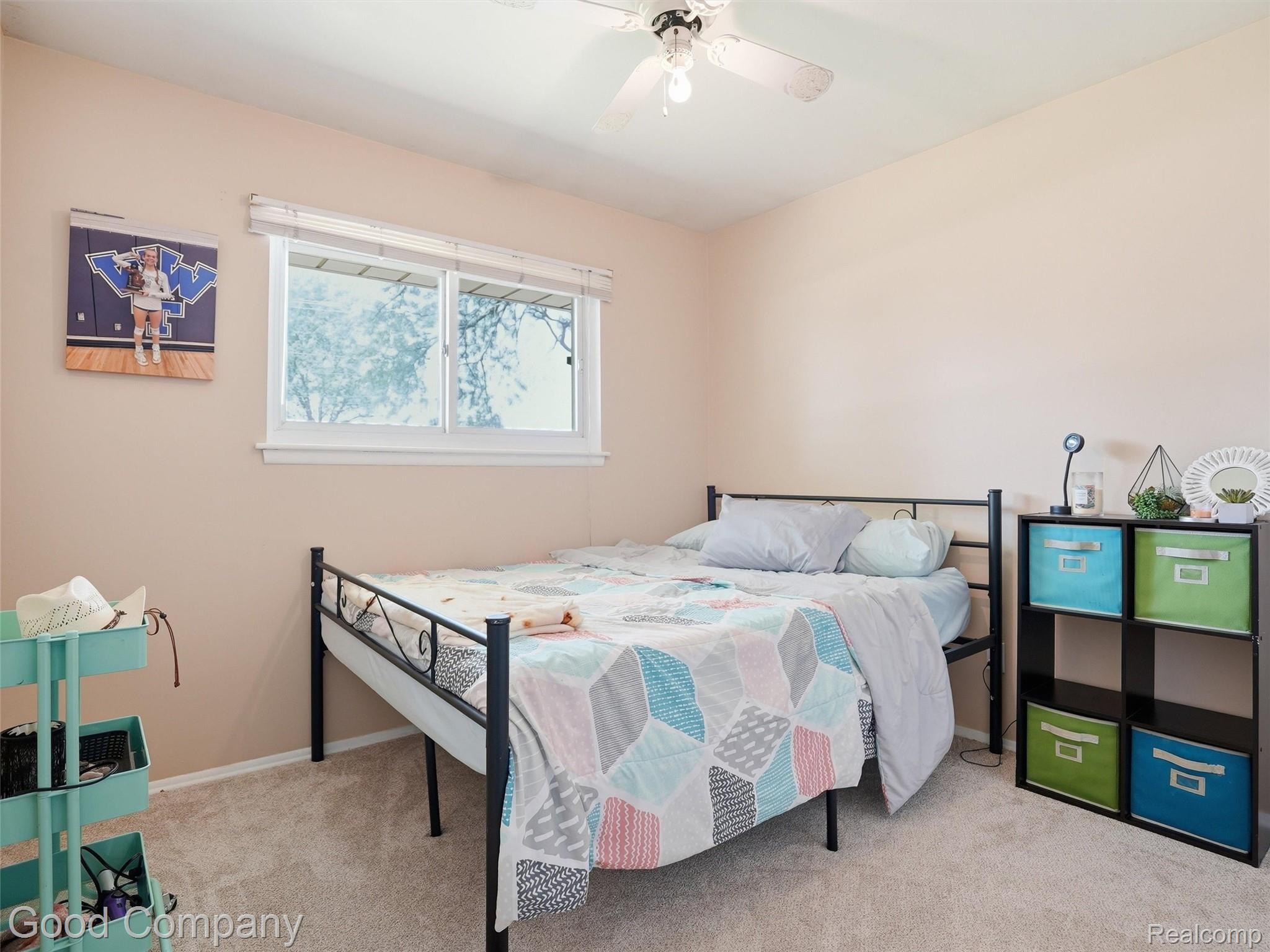 30632 Hayes Road Roseville, MI 48066 - Photo 19 of 32 Soft neutral wall tones