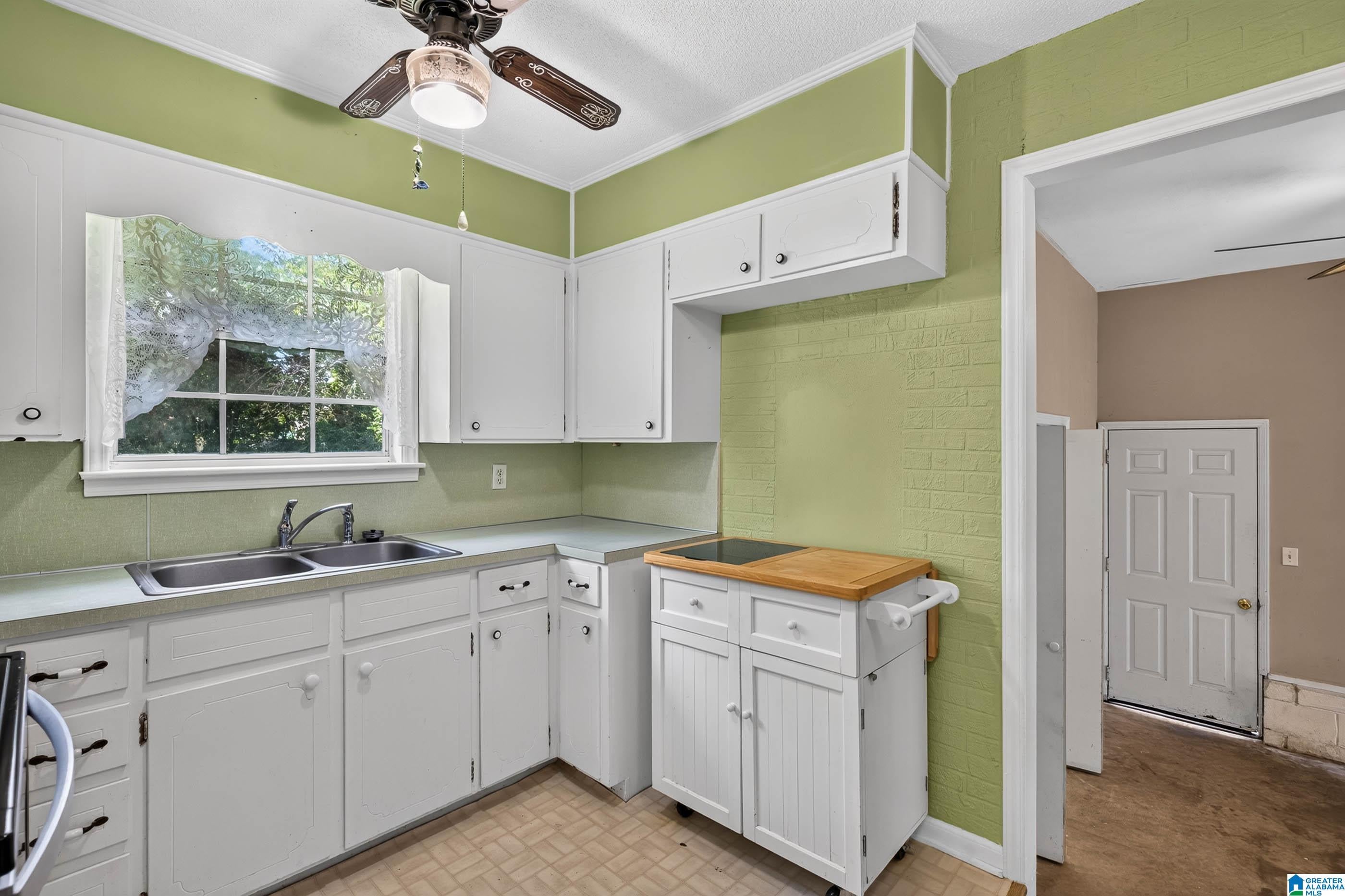 504 Overhill Road Pelham, AL 35124 - Photo 7 of 23 Gallery Image 7