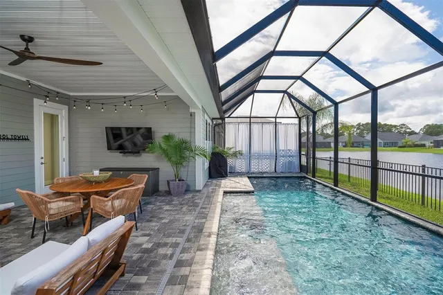 a view of a yard with palm tree