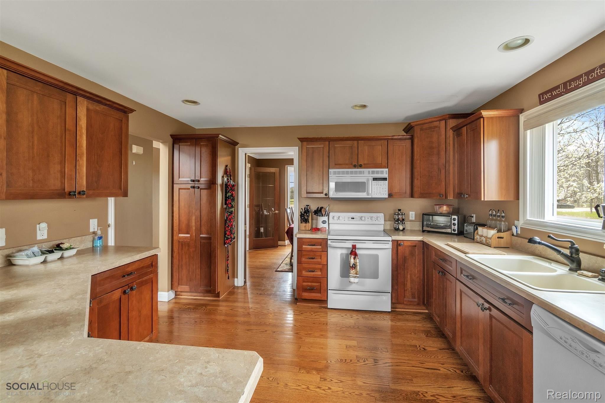 13932 Fox Ridge Lane Allenton, MI 48002 - Photo 8 of 49 09-13932 Fox Ridge Ln-Windowstill Real Estate Photography-9.jpg