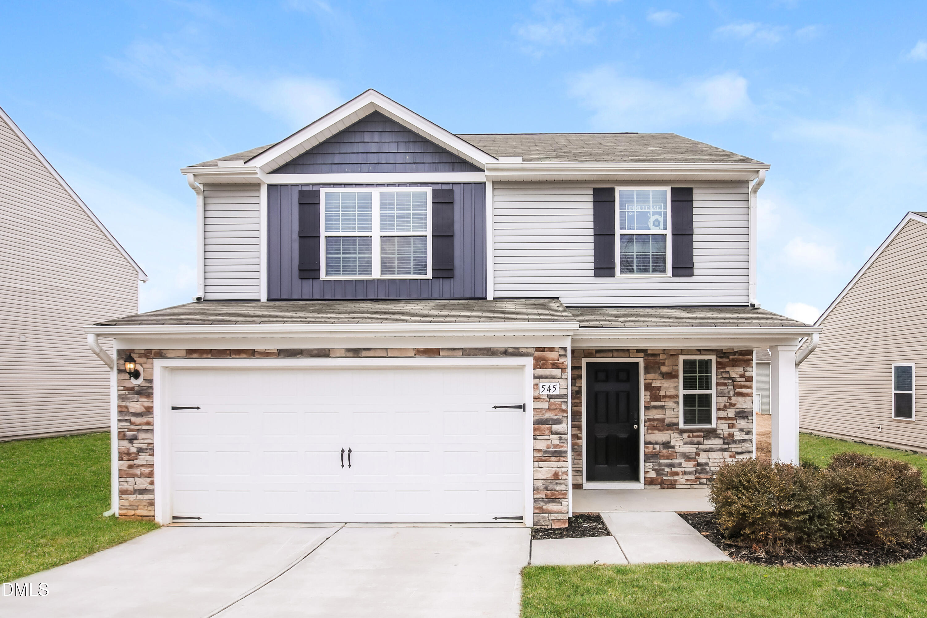 000-photo-front-view-15122137