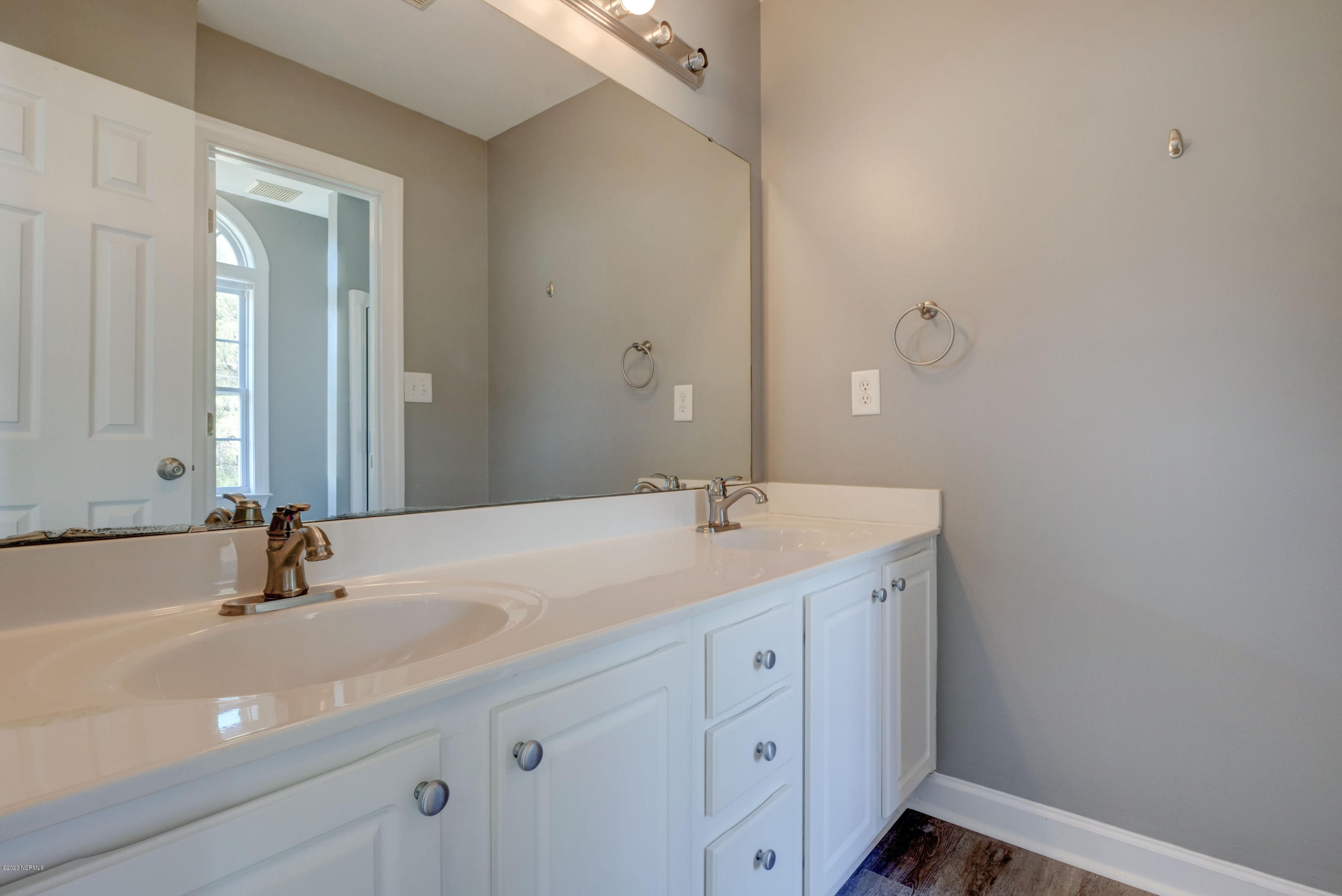 1086 Washington Acres Road Hampstead, NC 28443 - Photo 17 of 33 Master Bathroom