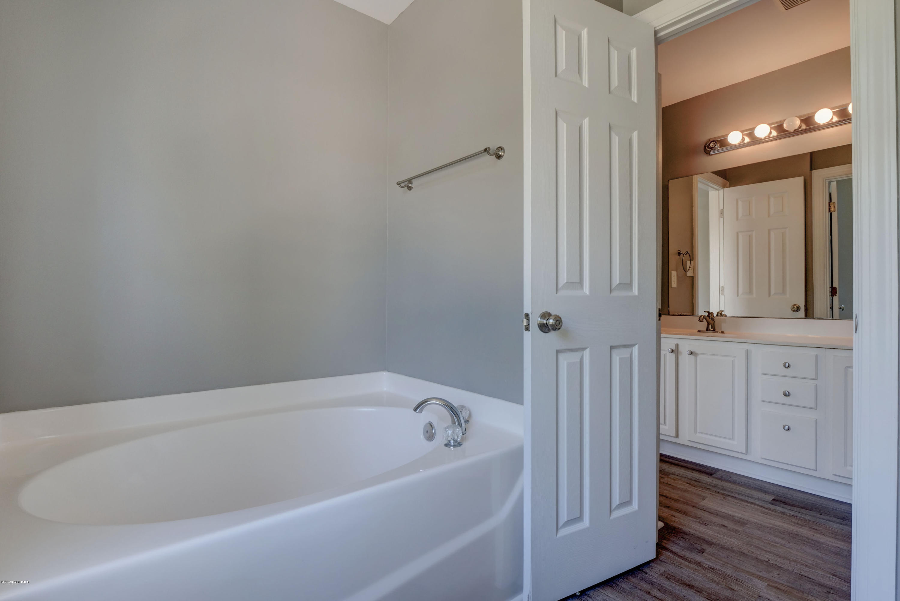 1086 Washington Acres Road Hampstead, NC 28443 - Photo 19 of 33 Master Bathroom