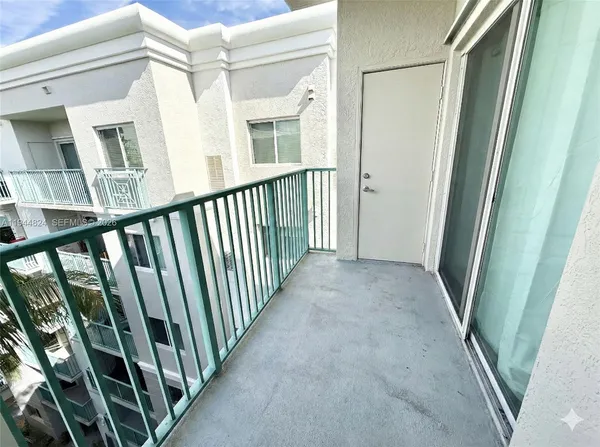 $2,950 | 6001 Southwest 70th Street, Unit 612, South Miami, FL 33143