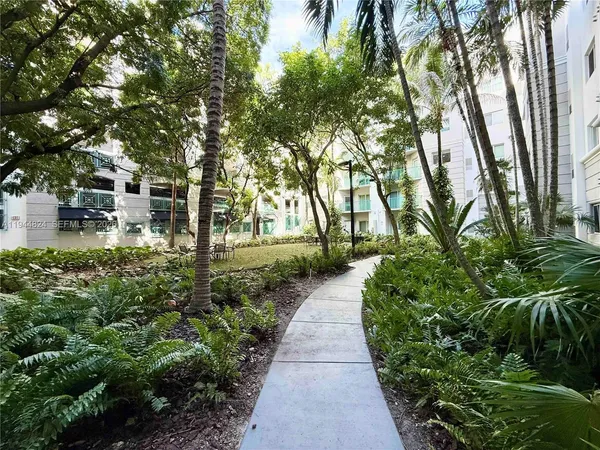 $2,950 | 6001 Southwest 70th Street, Unit 612, South Miami, FL 33143