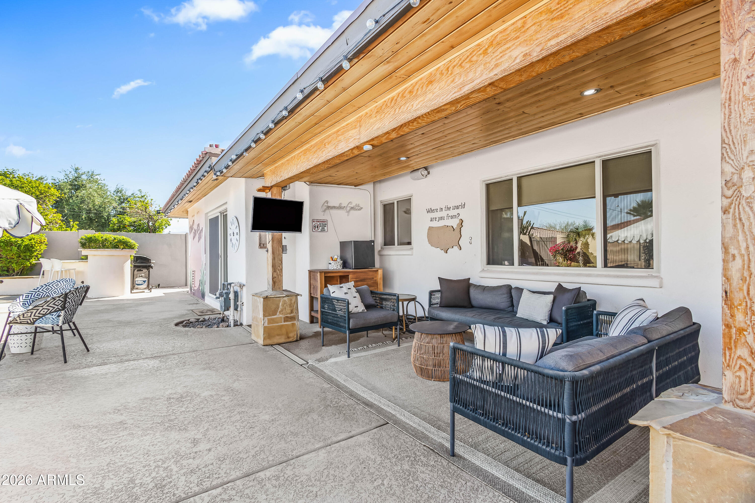 6810 East Granada Road Scottsdale, AZ 85257 - Photo 33 of 34 a living room with furniture and a flat screen tv
