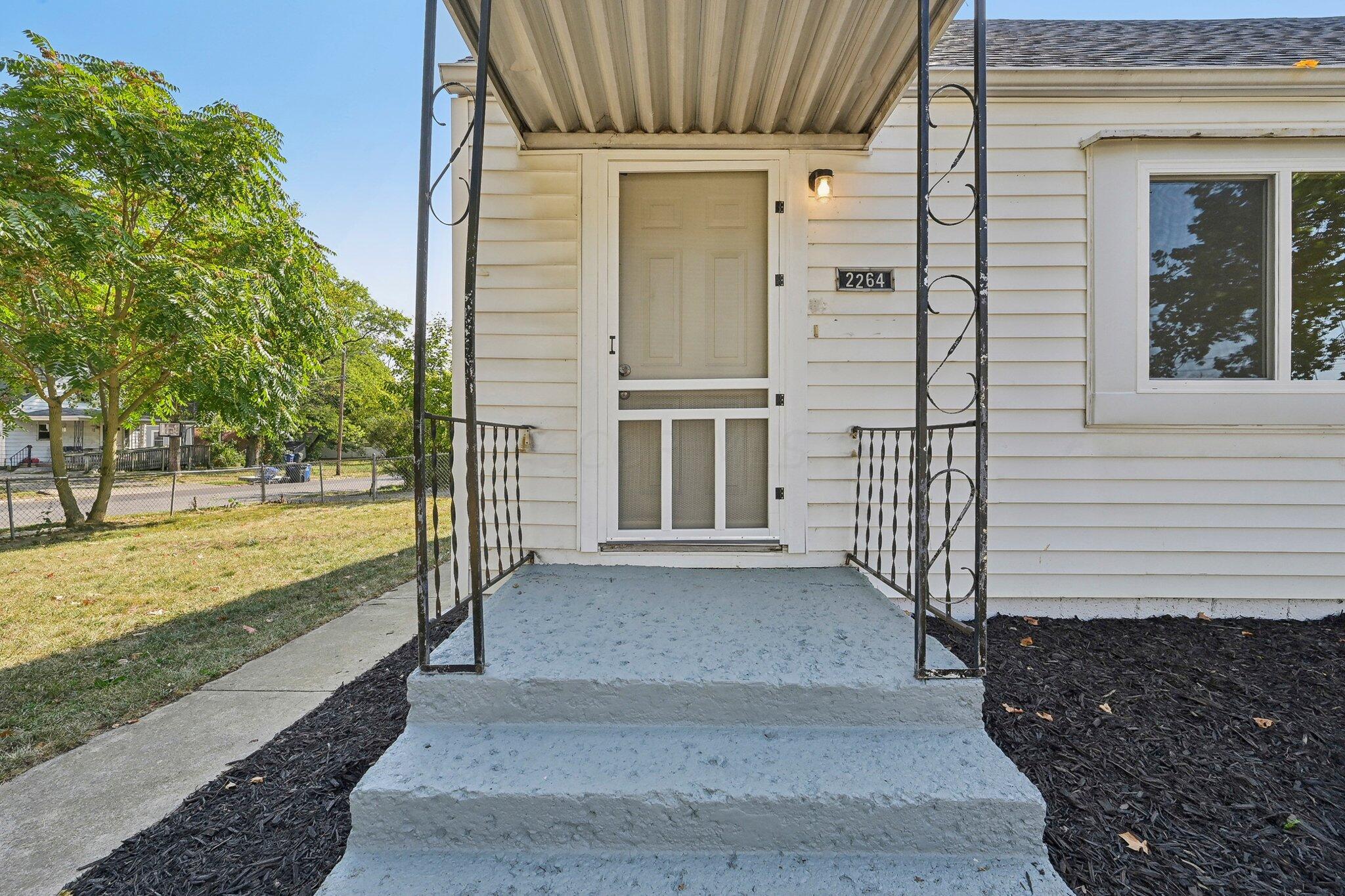 2264 Delbert Road Columbus, OH 43211 - Photo 4 of 26 Delbert Rd-006