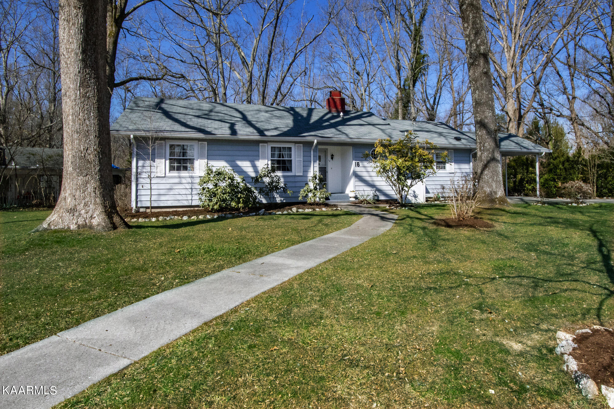 18 Outer Drive Oak Ridge, TN 37830 - Photo 2 of 41 V19A7347