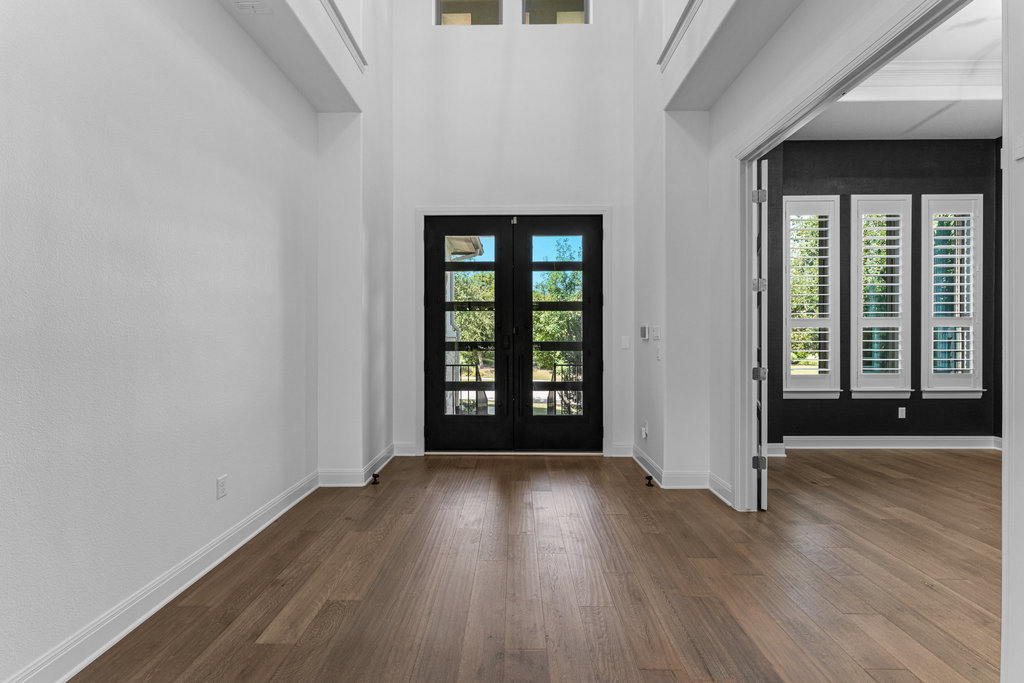406 Woodside Terrace Austin, TX 78738 - Photo 6 of 34 Front foyer