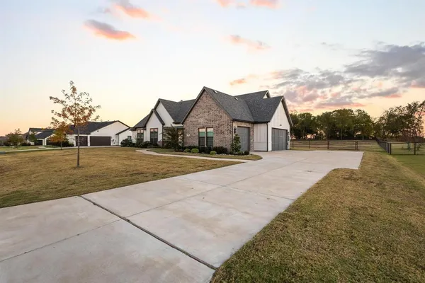 $724,000 | 96 Stockton Drive, Van Alstyne, TX 75495