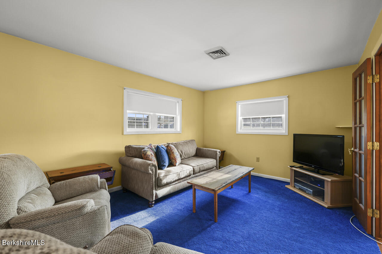 51 Bushey Road Pittsfield, MA 01201 - Photo 5 of 15 10
