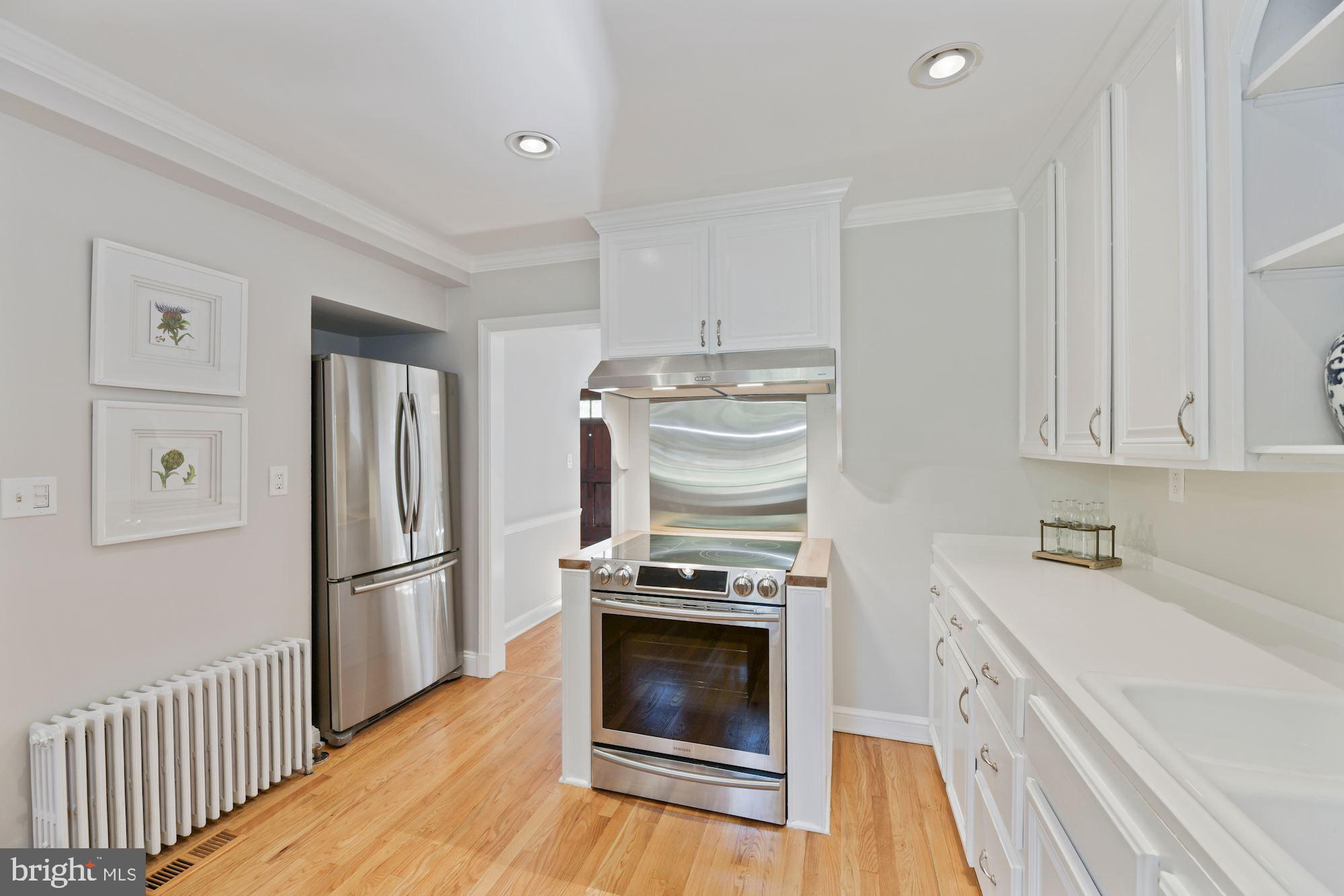 2729 South Arlington Ridge Road Arlington, VA 22202 - Photo 14 of 38 Custom Built Cabinetry