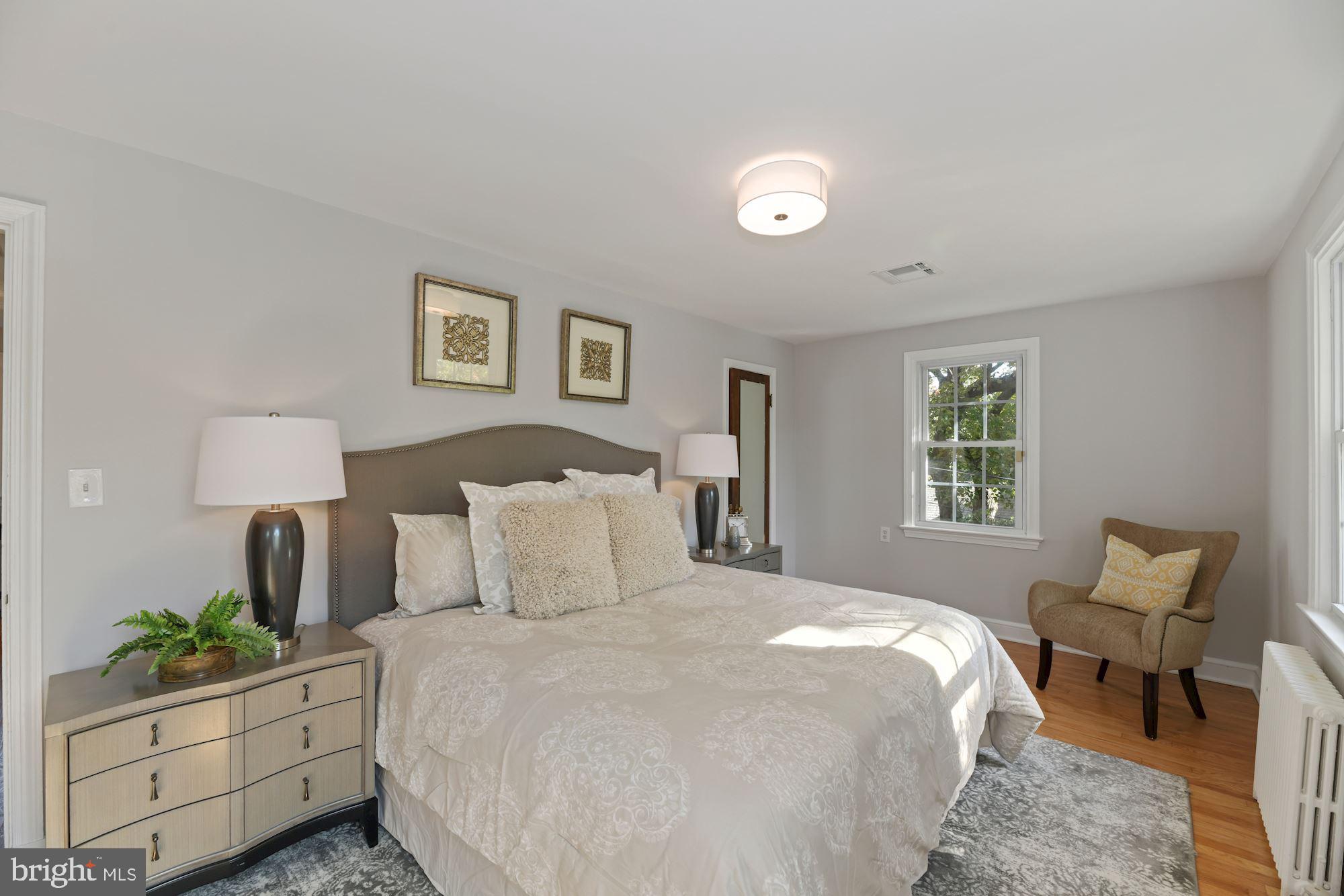 2729 South Arlington Ridge Road Arlington, VA 22202 - Photo 17 of 38 King-Size Primary Bedroom