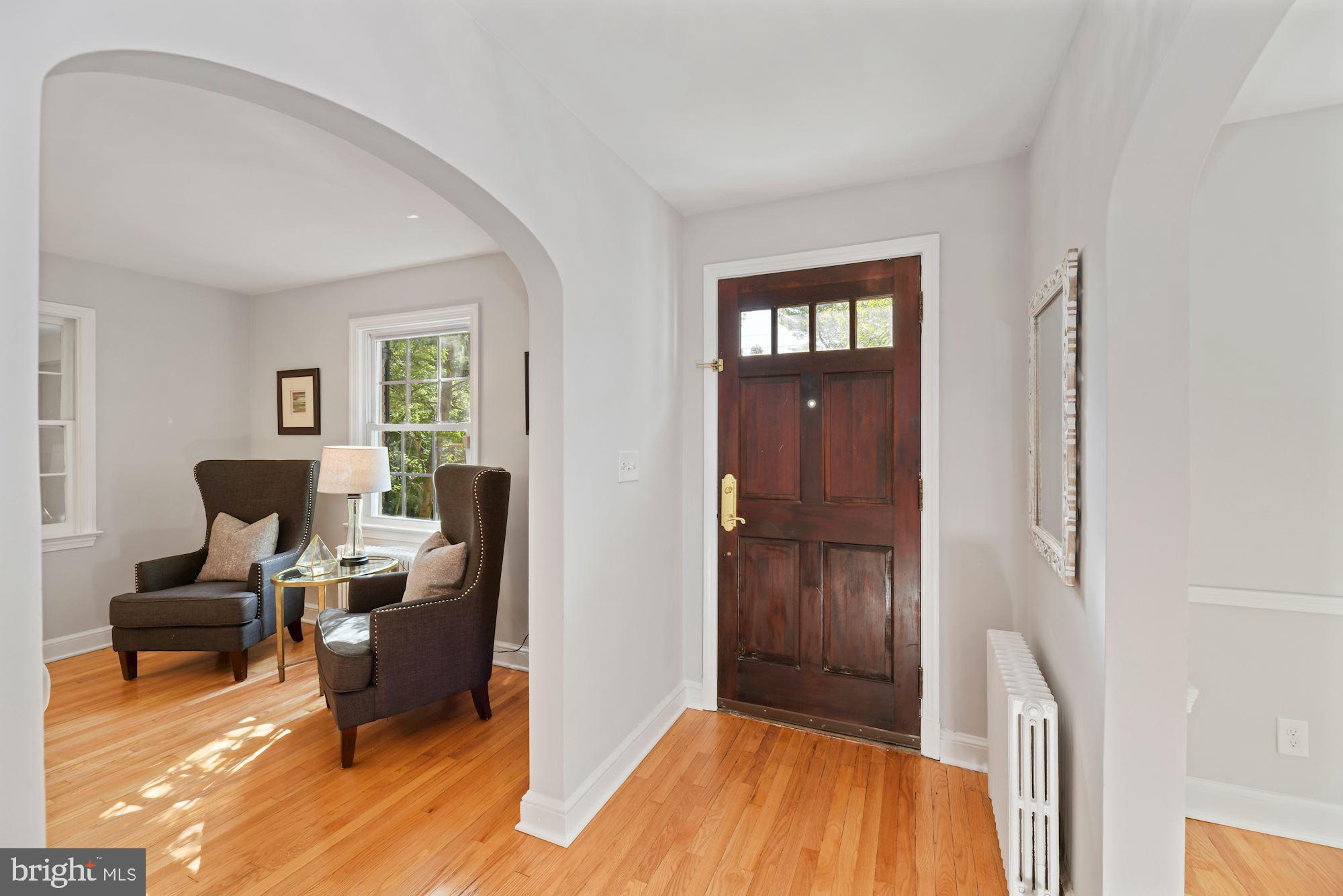 2729 South Arlington Ridge Road Arlington, VA 22202 - Photo 3 of 38 Inviting Entry Foyer